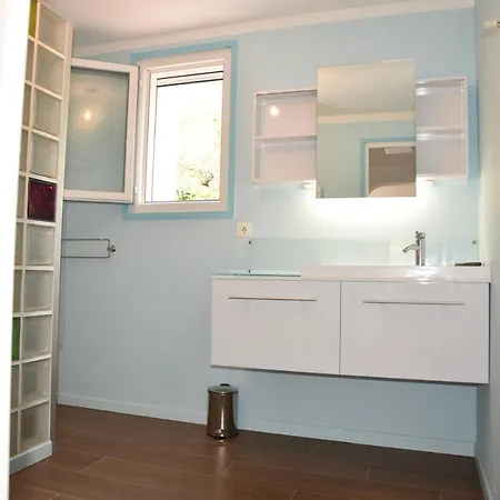 Fabregas Apartment *